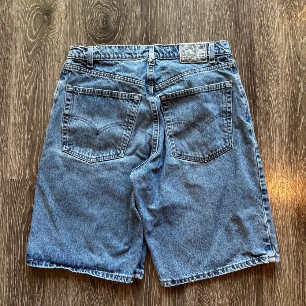 Levis check measurements